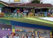 Semangat Gotong Royong! Orang Tua Murid TK Ridha Kompak Dekorasi Halaman Sekolah