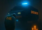 Driver Ojol Ditabrak Mobil Taktis Brimob Saat Demo!