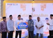 Wako Pekanbaru Salurkan Sejumlah Bantuan Dalam Safari Ramadan 1447 H di Tuah Madani