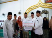 Hari Kedua Safari Ramadhan di Bukit Kemuning, Wakil Bupati Kampar Serahkan Bantuan dan Dana Pembangunan Masjid Rp20 Juta Masjid Baitul Muttaqin