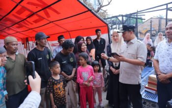 Sambangi Warga Korban Kebakaran di Sukajadi, Wako Agung Kembali Bawa Bantuan