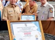 Wako Pekanbaru Serahkan Apresiasi kepada Sejumlah OPD atas Capaian Kinerja