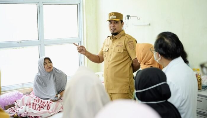 Sentuhan Bupati Inhu di Tengah KLB, Biaya Pasien Ditanggung Pemerintah