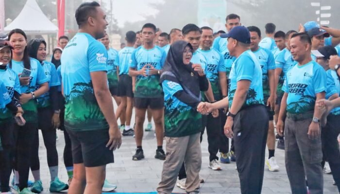 Di Tengah Kabut Pagi, Bupati Afni Resmi Lepas Road to Bhayangkara Run 2026